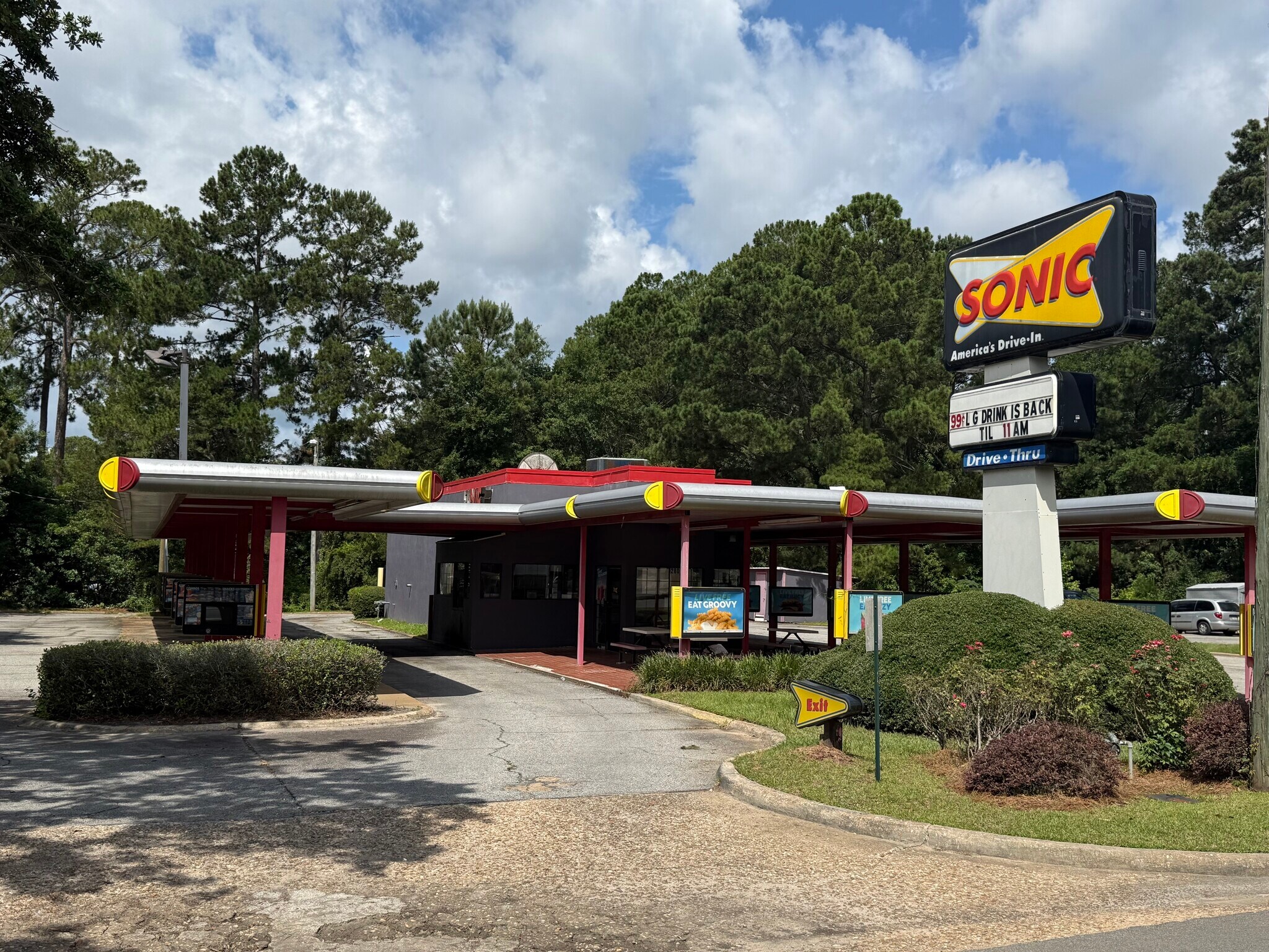 2801 E Pinetree Blvd, Thomasville, GA for lease Building Photo- Image 1 of 12