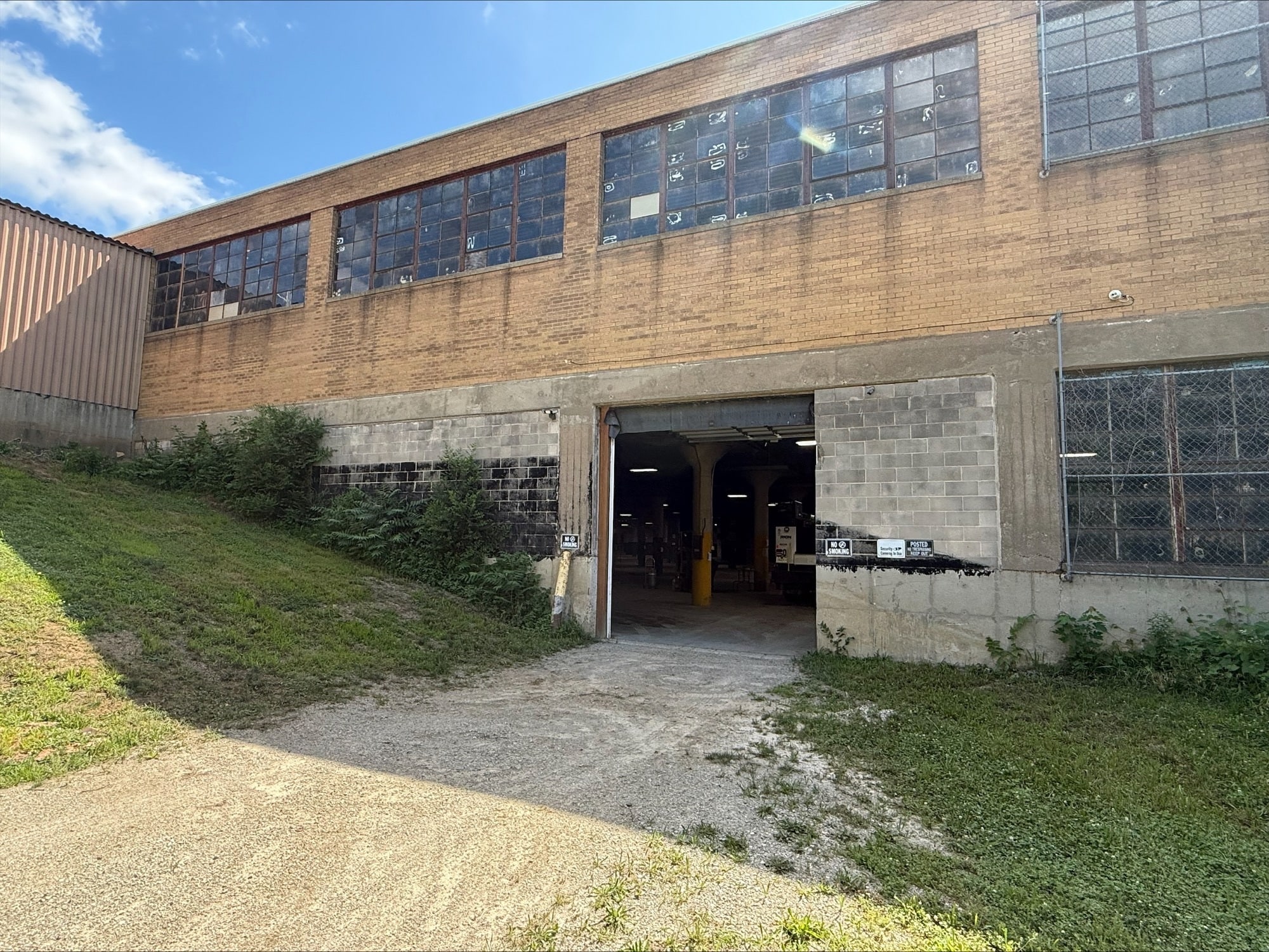 301 W 3rd St, Sterling, IL for lease Interior Photo- Image 1 of 11