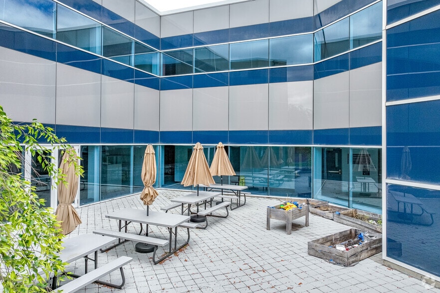 572 S Salina St, Syracuse, NY for lease - Building Photo - Image 3 of 12