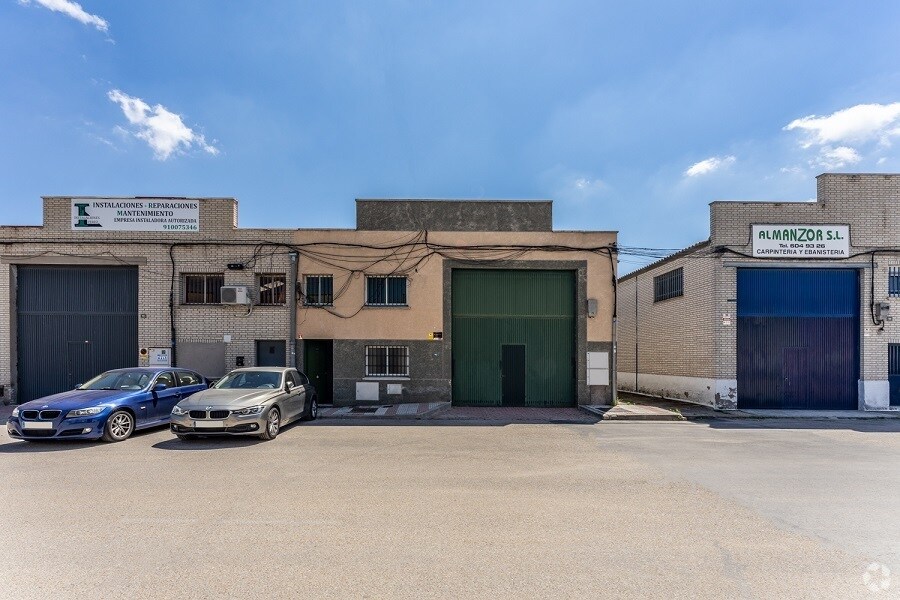 Calle Del Pico Almanzor, 70, Humanes de Madrid, Madrid for lease Primary Photo- Image 1 of 12