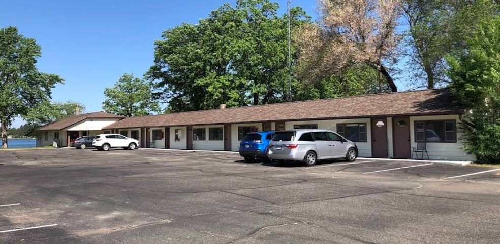 Two Motels/Ice Cream Shop in Central MN! portfolio of 2 properties for sale on LoopNet.com - Building Photo - Image 2 of 15
