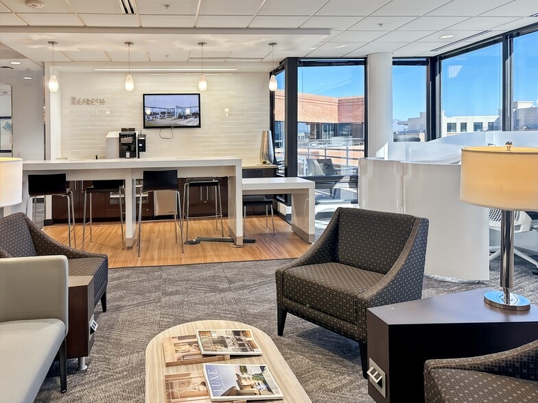 7272 E Indian School Rd, Scottsdale, AZ for lease - Interior Photo - Image 2 of 24