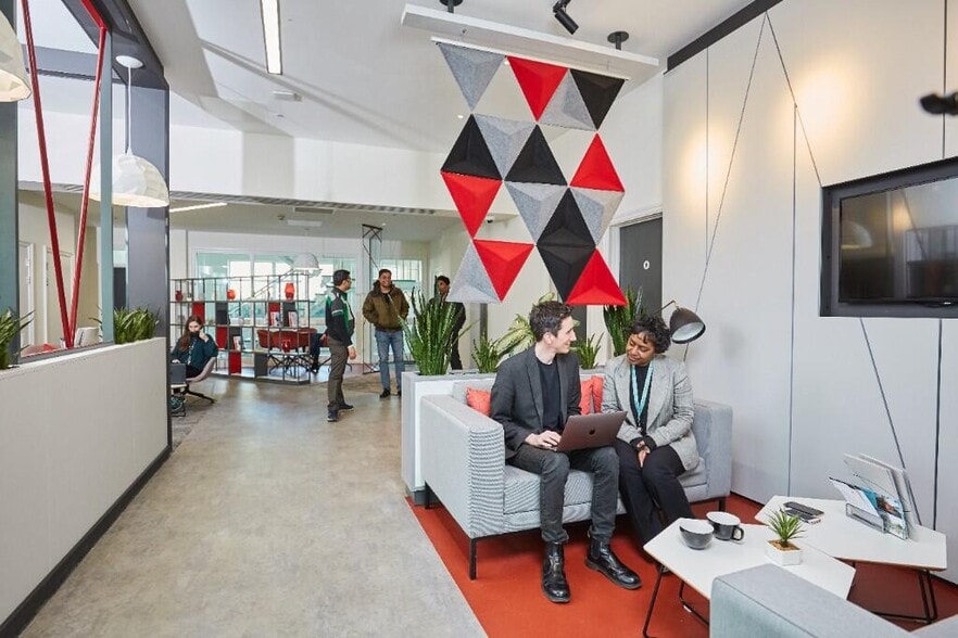 Lloyd St N, Manchester for lease - Interior Photo - Image 3 of 10