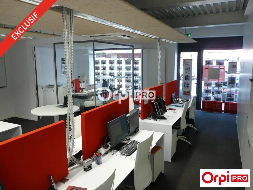 Retail in Romans-sur-Isère for lease Interior Photo- Image 1 of 11