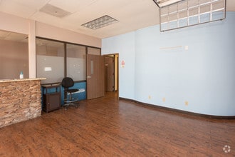 5062 N 19th Ave, Phoenix, AZ for sale Interior Photo- Image 1 of 14