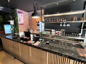 Retail in Barcelona, Barcelona for lease Interior Photo- Image 1 of 8