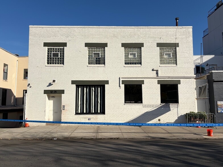 10-25 48th Ave, Long Island City, NY for lease - Building Photo - Image 1 of 2