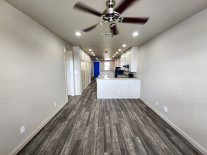 111 E Davis St, Duncanville, TX for lease Interior Photo- Image 2 of 11