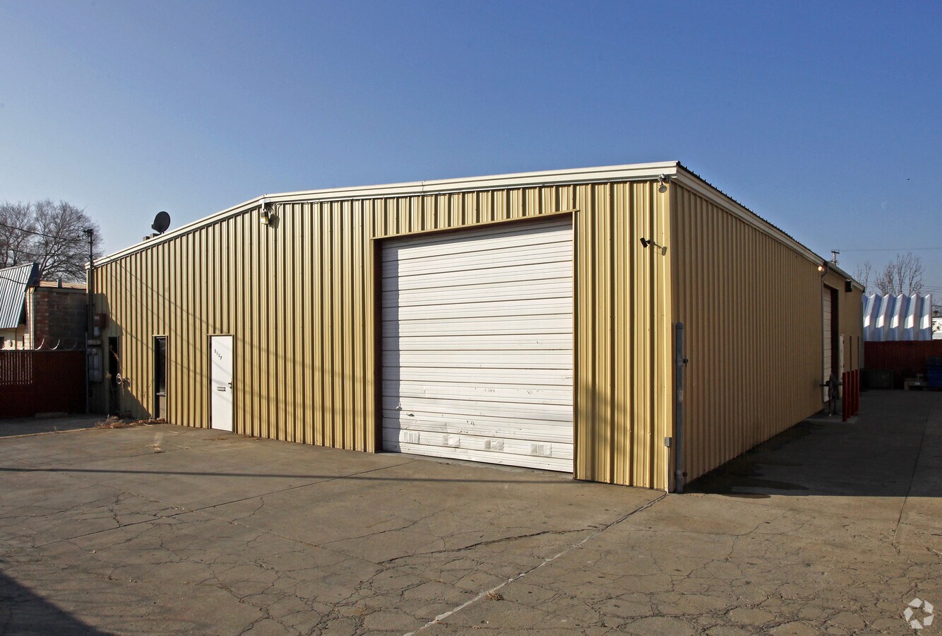 2417 Manning St