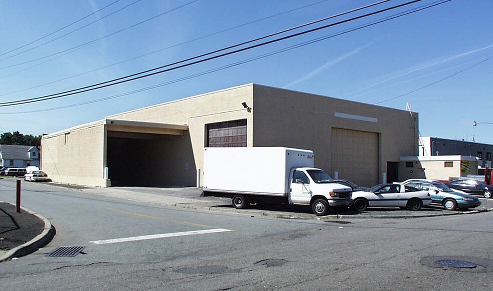 233 Lodi St, Hackensack, NJ for lease - Building Photo - Image 2 of 6