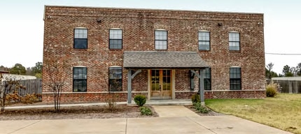 222 Quality Dr, Byhalia, MS for sale Interior Photo- Image 1 of 21