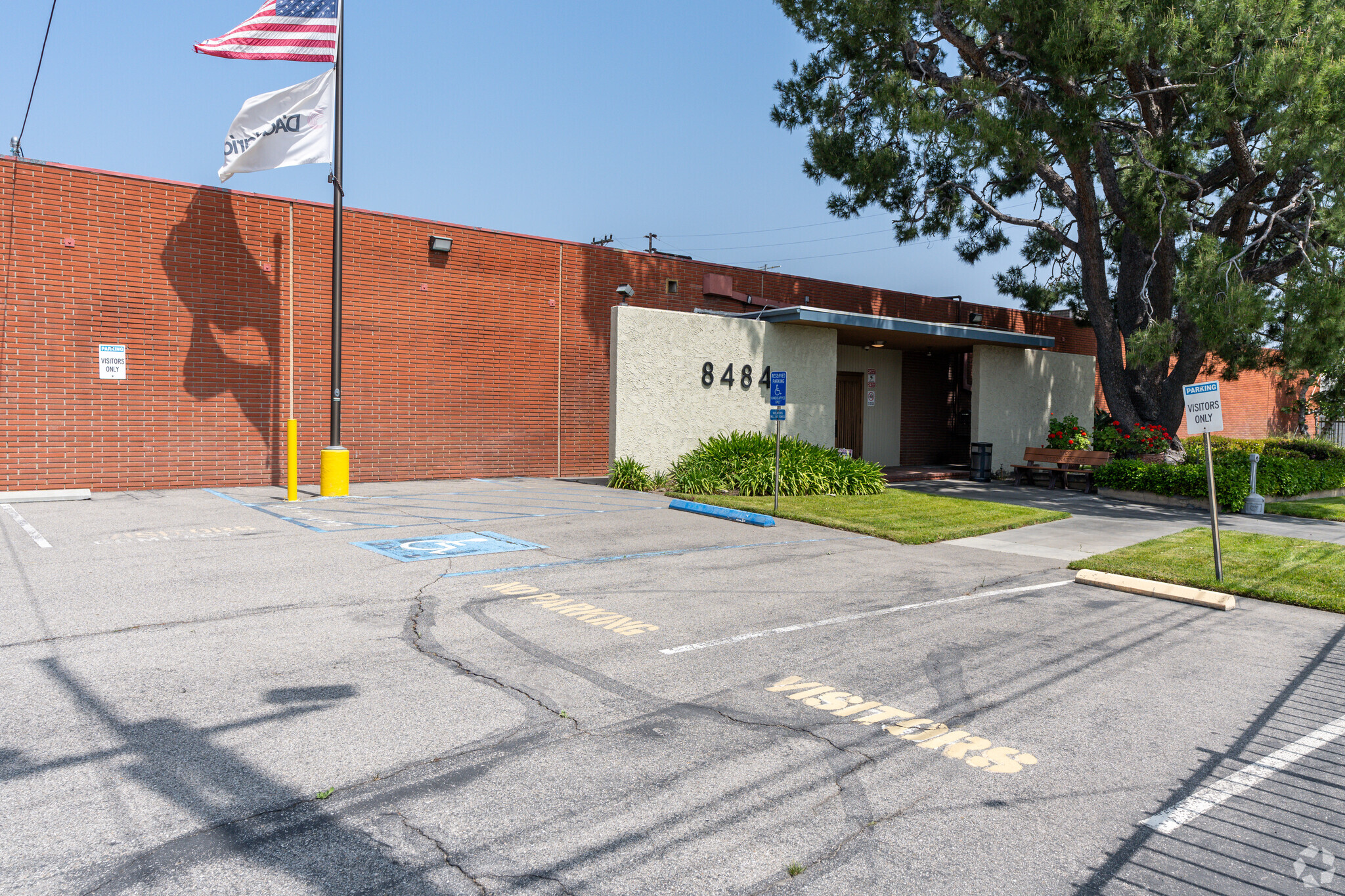 8484 San Fernando Rd, Sun Valley, CA for lease Primary Photo- Image 1 of 8