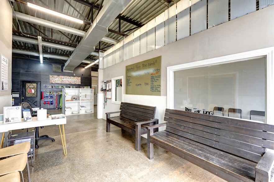 5918 Broadmoor St, Mission, KS for lease - Interior Photo - Image 3 of 20