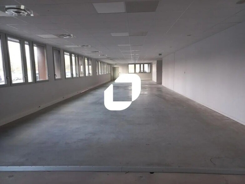 Office in Marcq-en-Baroeul for lease - Interior Photo - Image 2 of 5