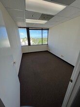 915 Middle River Dr, Fort Lauderdale, FL for lease Interior Photo- Image 2 of 6