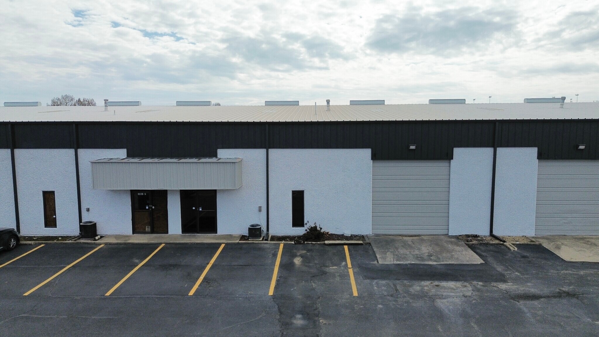 1000-1008 N Commercial Blvd, Arlington, TX for lease Building Photo- Image 1 of 7