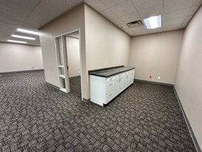 1961 Premier Dr, Mankato, MN for lease Building Photo- Image 2 of 6