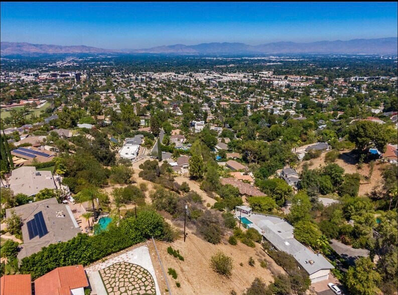 4551 Lindley Ave, Tarzana, CA for sale - Building Photo - Image 2 of 19