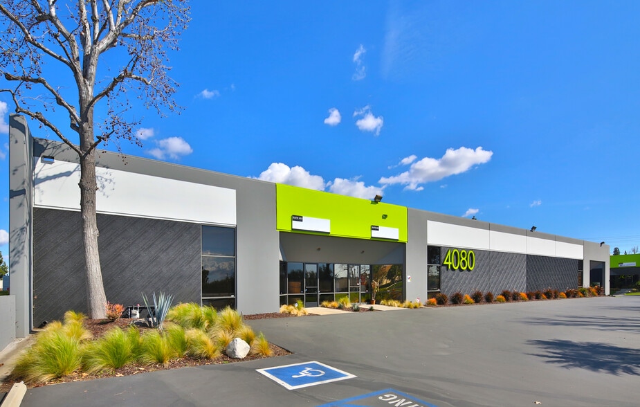 4040 N Palm St, Fullerton, CA for lease - Building Photo - Image 1 of 2