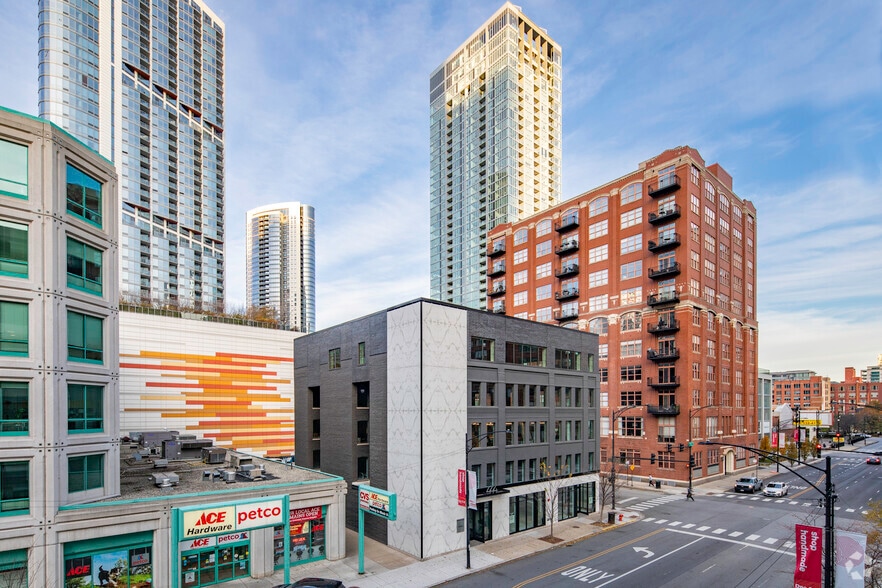 444 N Orleans St, Chicago, IL for lease - Building Photo - Image 3 of 9