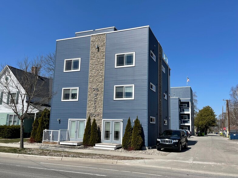 918 W Front St, Traverse City, MI 49684