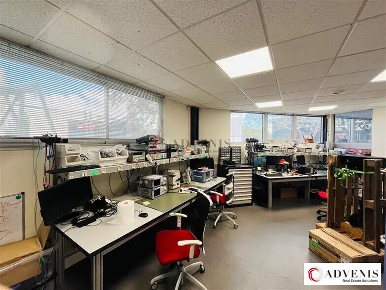 Office in Gradignan for lease - Interior Photo - Image 3 of 12