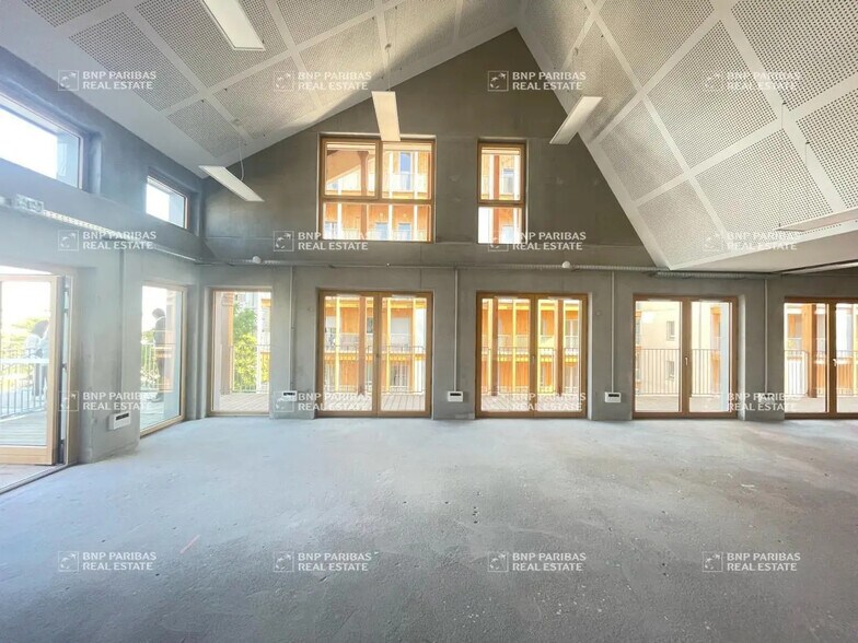 Office in Nantes for lease - Building Photo - Image 2 of 6