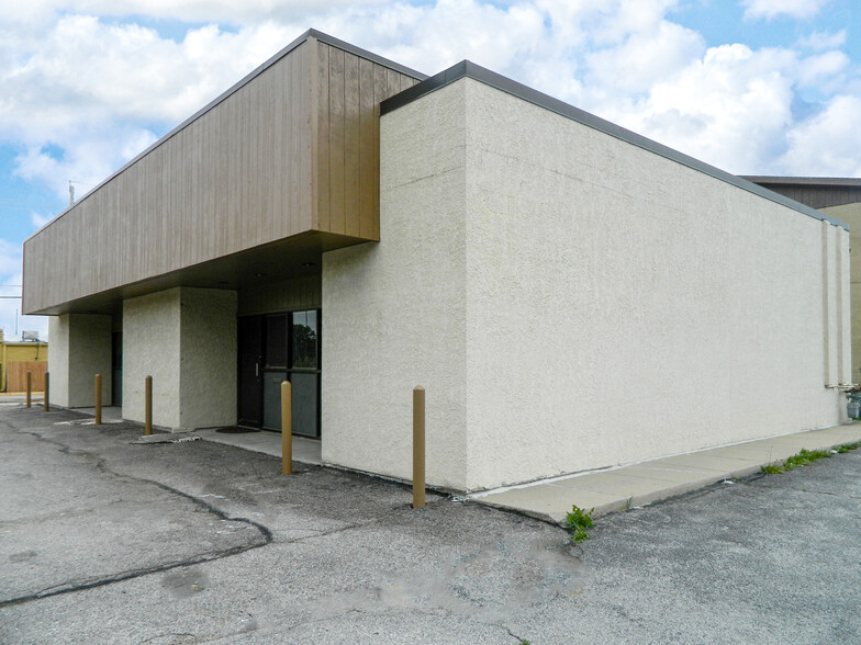 13825 P St, Omaha, NE for lease - Primary Photo - Image 1 of 2