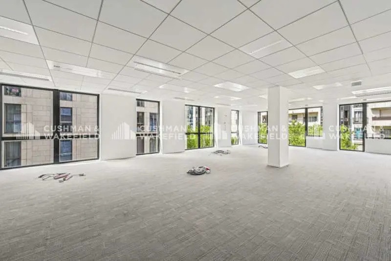 Office in Boulogne-Billancourt for lease - Interior Photo - Image 2 of 12