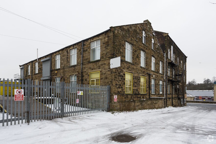 Bradford Rd, Batley, WF17 9PH Flock House