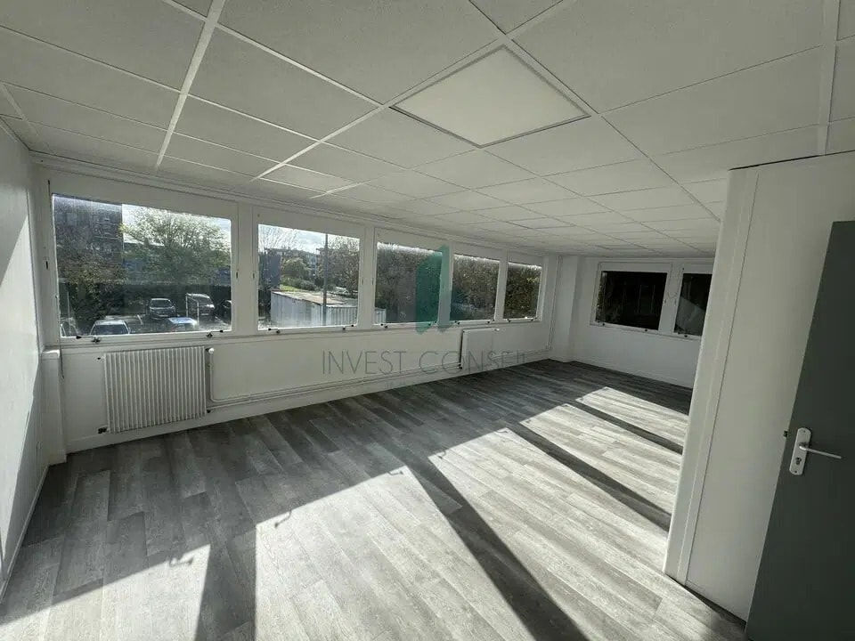 Flex in Aulnay-sous-Bois for lease Interior Photo- Image 1 of 11