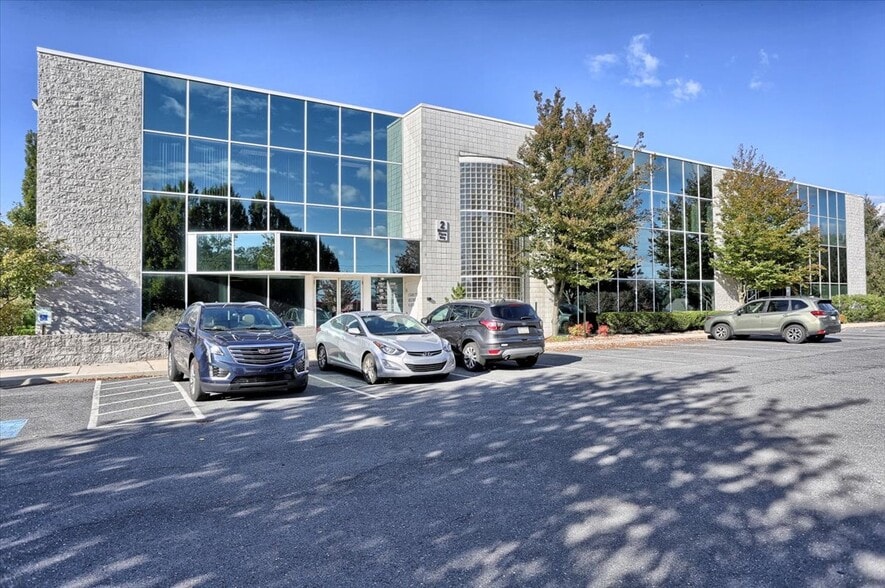 2 Market Plaza Way, Mechanicsburg, PA for lease - Building Photo - Image 1 of 4