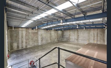 82 Eucumbene Dr, Ravenhall for lease Interior Photo- Image 2 of 3