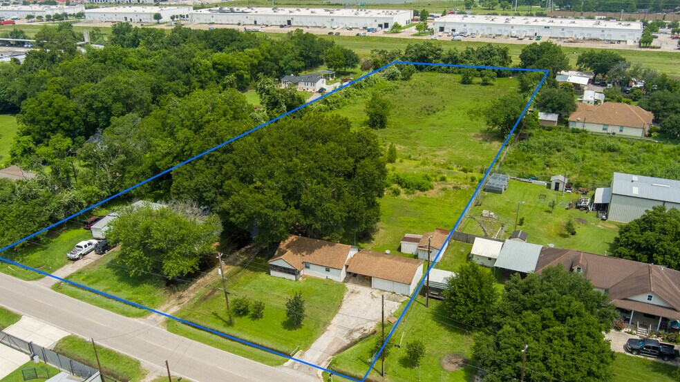 3240 & 3242 Brownie Campbell, Houston, TX for sale - Building Photo - Image 2 of 15