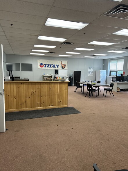 414 Continuum Dr, Liverpool, NY for sale - Building Photo - Image 3 of 4