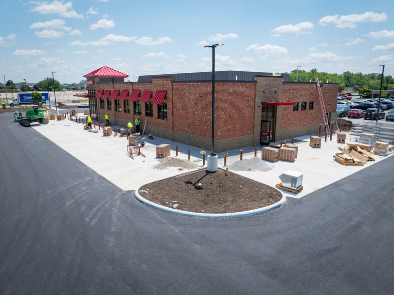 2740 Navarre Ave, Oregon, OH for sale - Building Photo - Image 2 of 4