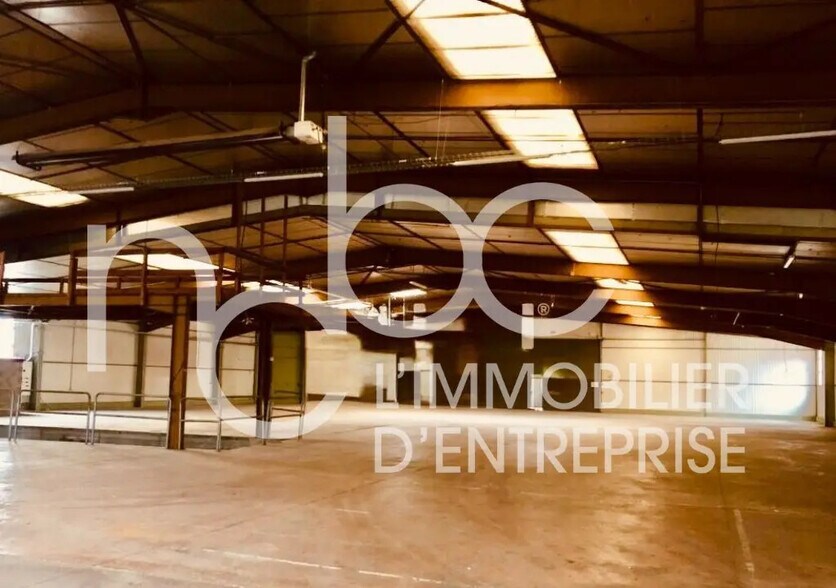 Flex in CIVRIEUX-D'AZERGUES for lease - Interior Photo - Image 3 of 9