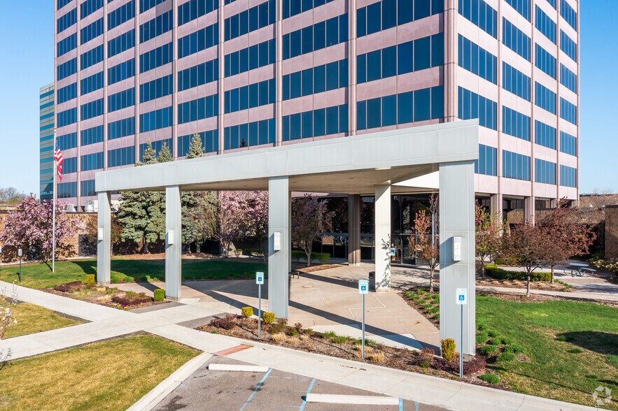 26555 Evergreen Rd, Southfield, MI 48076 Travelers Tower I