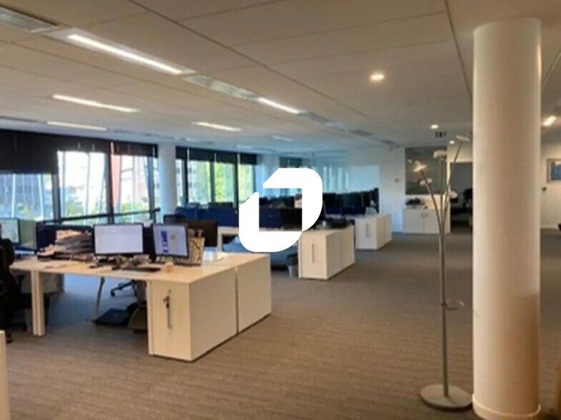 Office in Maisons-Alfort for lease - Interior Photo - Image 2 of 4