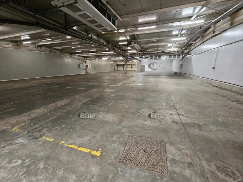 Industrial in Orly for lease - Interior Photo - Image 2 of 9