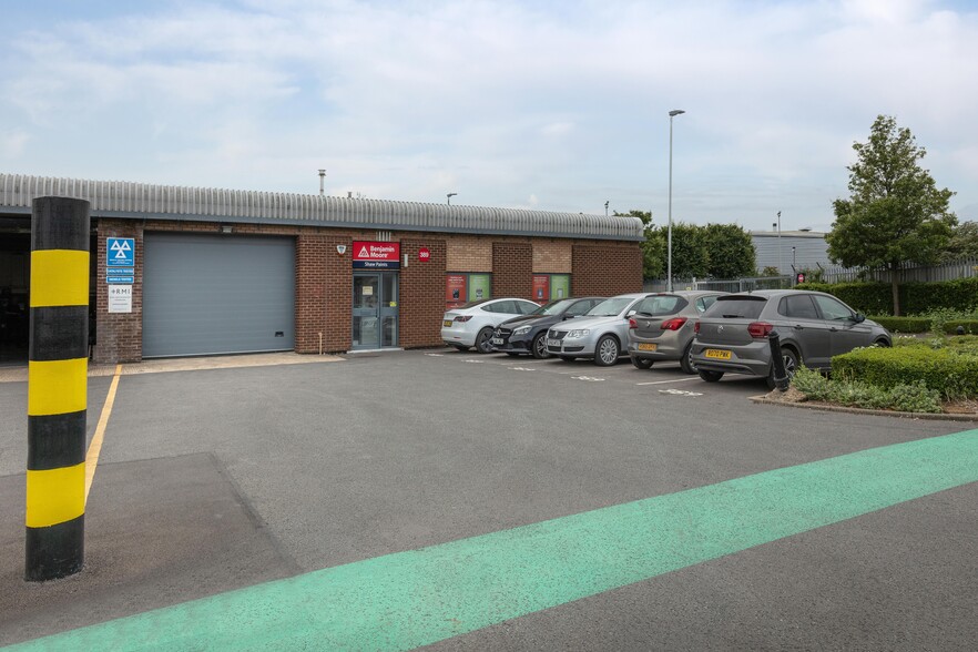 389 Sykes Rd, Slough for lease - Building Photo - Image 2 of 6