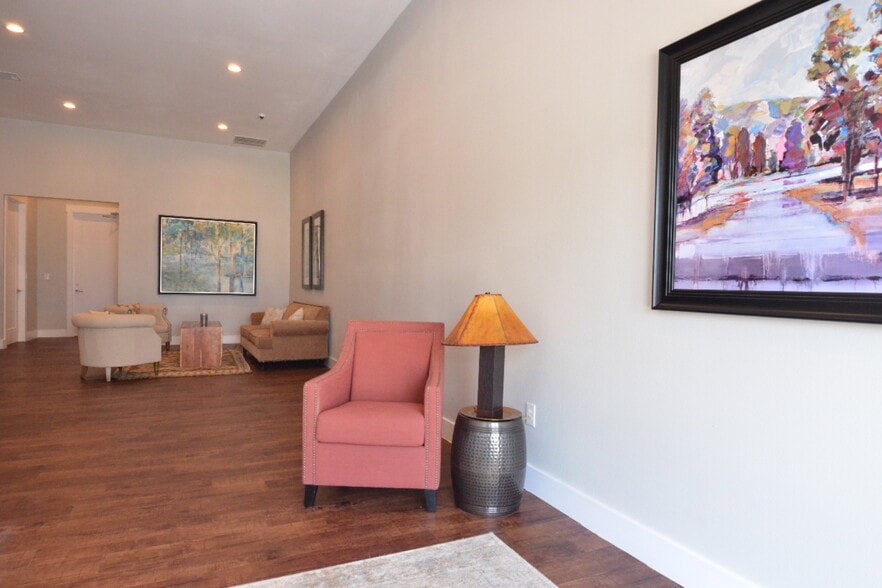 2440 E Hwy 290, Dripping Springs, TX for lease - Lobby - Image 3 of 32