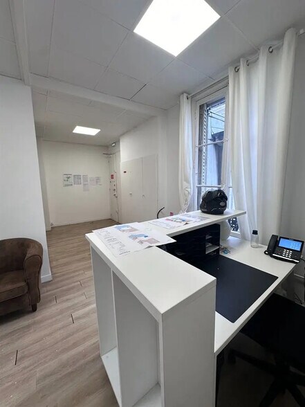 Office in Paris for lease - Building Photo - Image 3 of 5