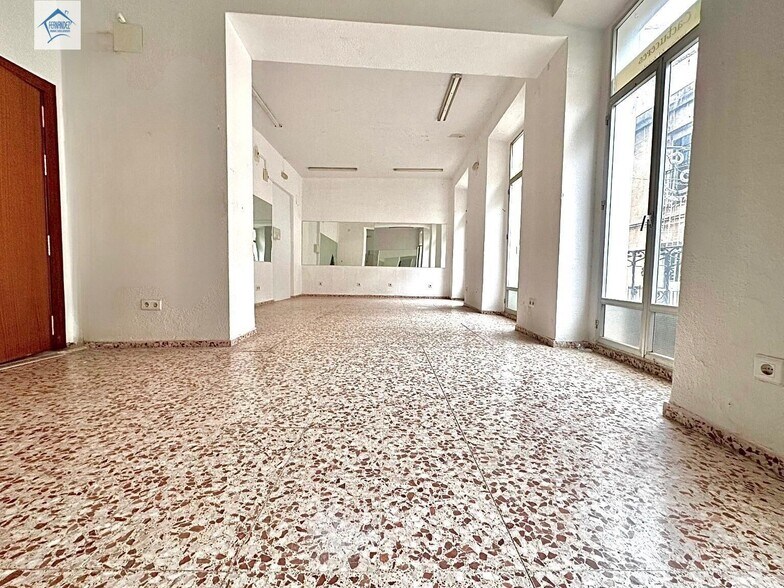 Retail in Cáceres, Cáceres for lease - Building Photo - Image 2 of 7