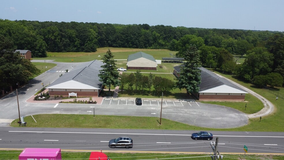 14353 Benns Church Blvd, Smithfield, VA for lease - Building Photo - Image 1 of 3