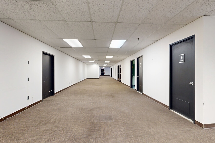 2325 Rue Dandurand, Montréal, QC for sale - Matterport 3D Scan - Image 2 of 22