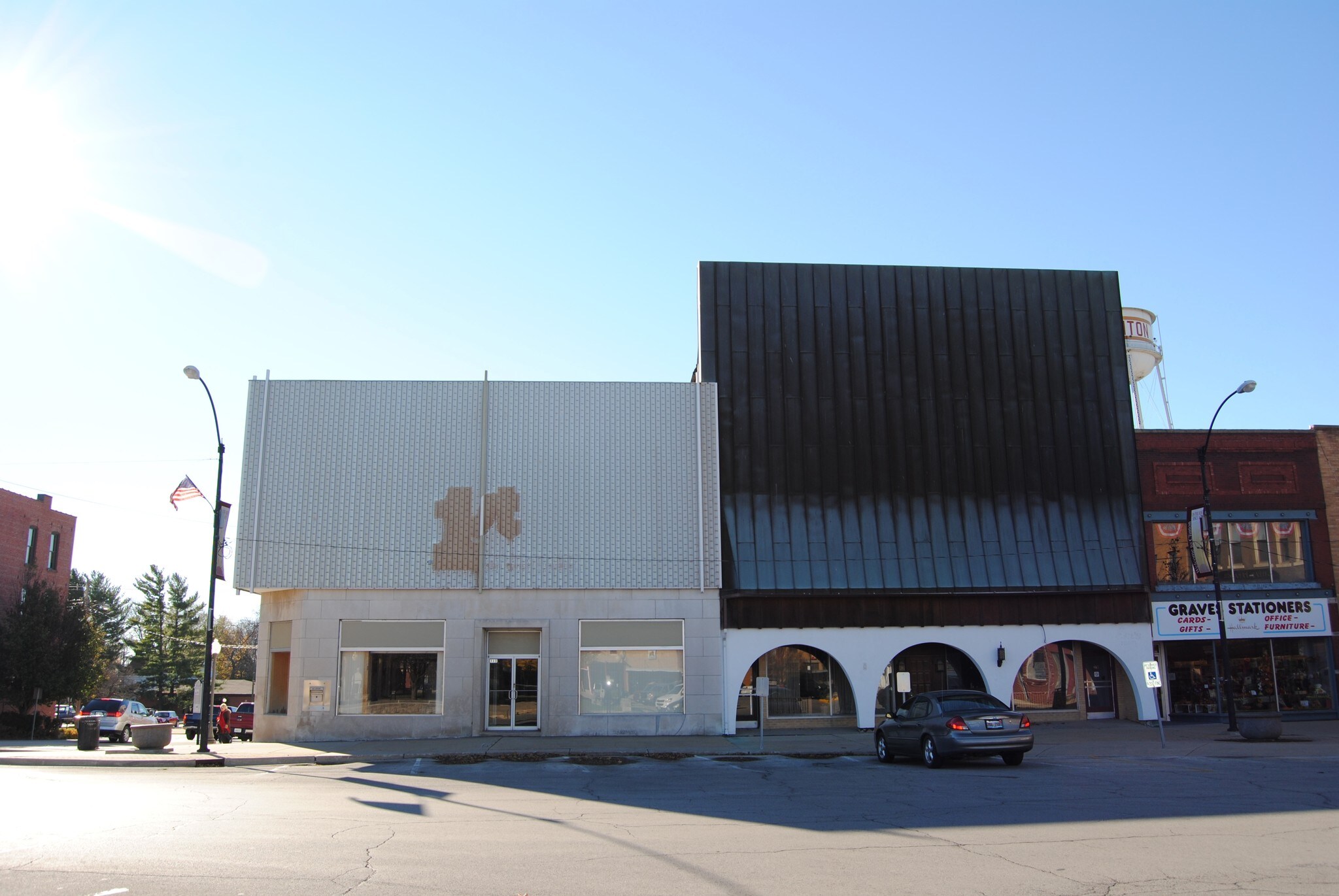 400-403 S Side Sq, Clinton, IL for sale Primary Photo- Image 1 of 1