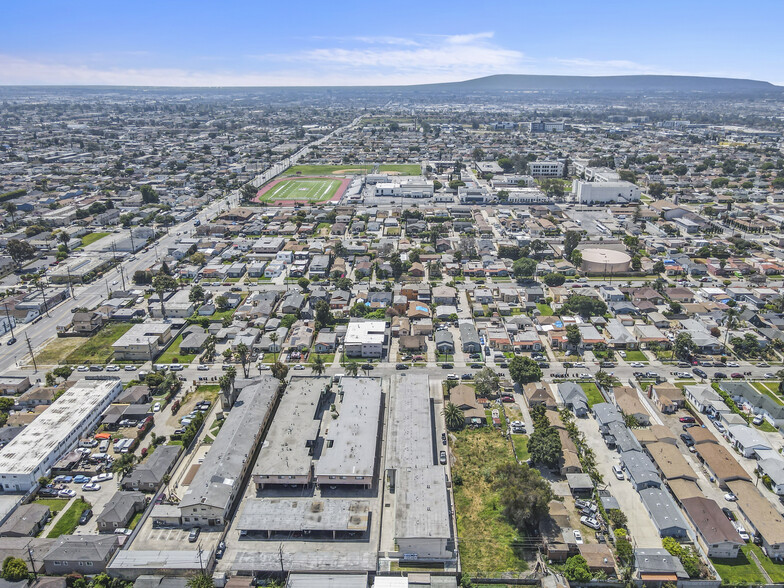 1451 W 105th St, Los Angeles, CA for sale - Building Photo - Image 2 of 2