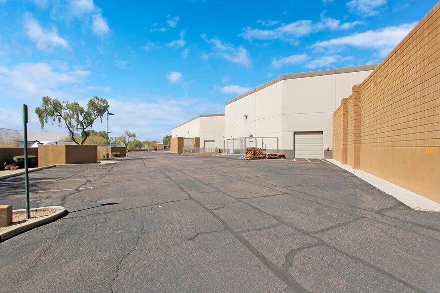 7499 E Paradise Ln, Scottsdale, AZ for sale - Building Photo - Image 3 of 18