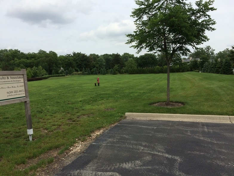 901 McClintock Dr, Burr Ridge, IL for sale - Building Photo - Image 2 of 5